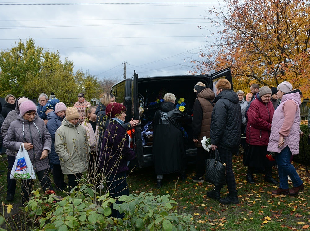 У  Кагарлику провели в останню путь воїна Станіслава Кулініченка - 11