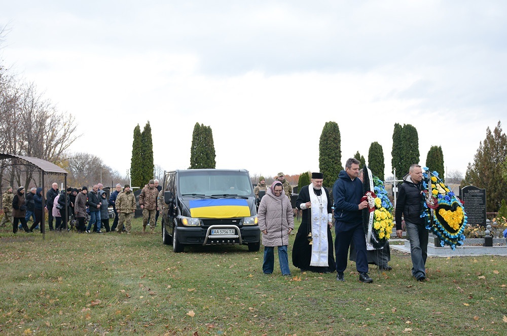 У  Кагарлику провели в останню путь воїна Станіслава Кулініченка - 13