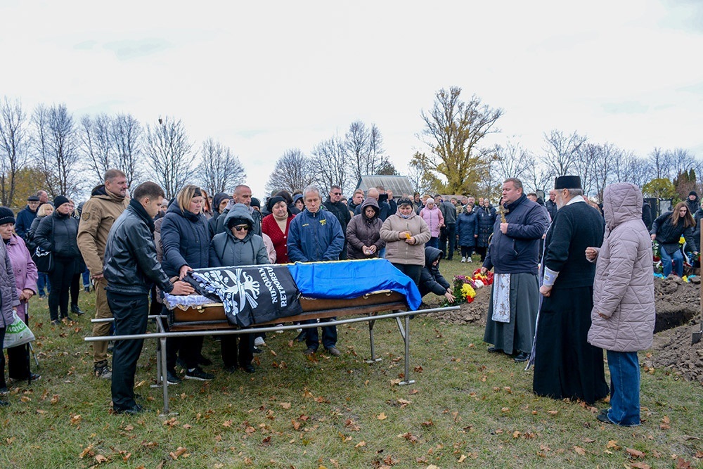 У  Кагарлику провели в останню путь воїна Станіслава Кулініченка - 14