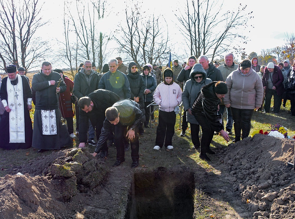 У  Кагарлику провели в останню путь воїна Станіслава Кулініченка - 25