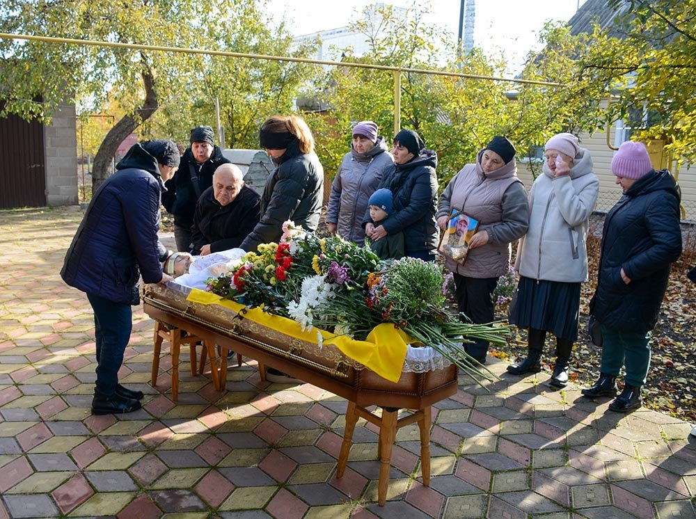 У Кагарлику провели в останню путь воїна Євгенія Пасічного - 3