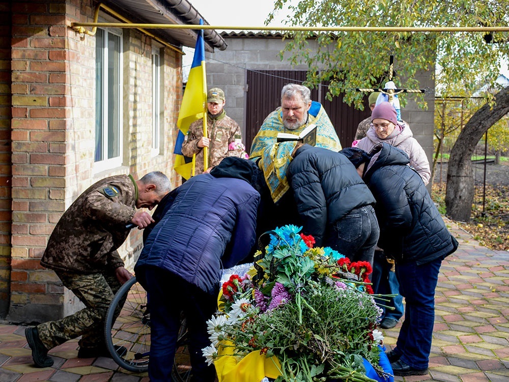 У Кагарлику провели в останню путь воїна Євгенія Пасічного - 5