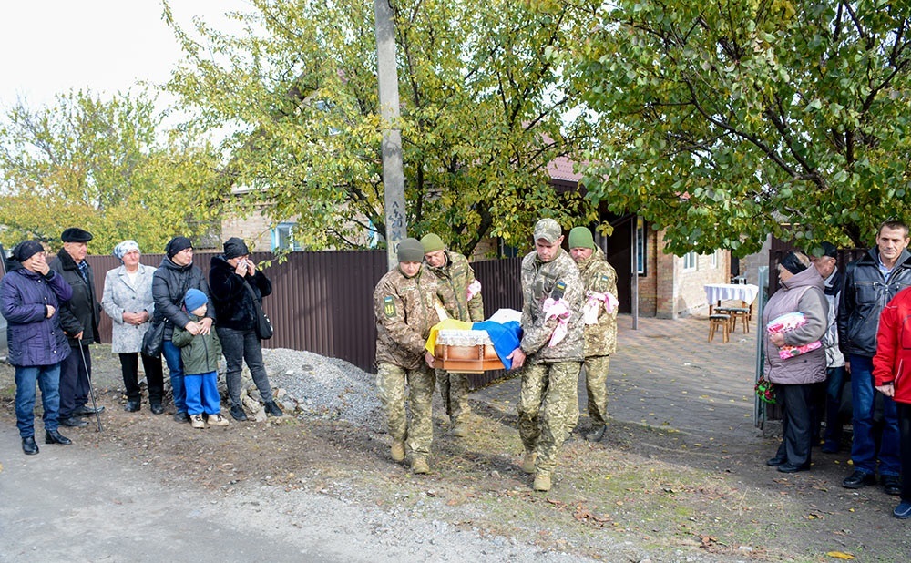 У Кагарлику провели в останню путь воїна Євгенія Пасічного - 7