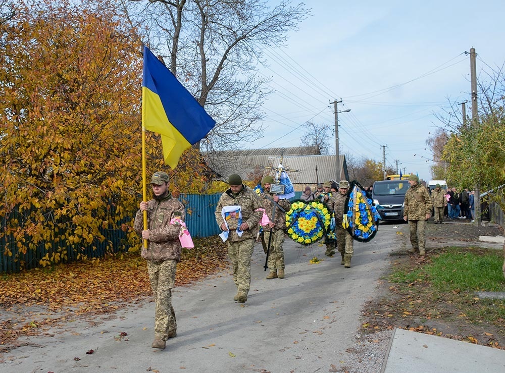 У Кагарлику провели в останню путь воїна Євгенія Пасічного - 8