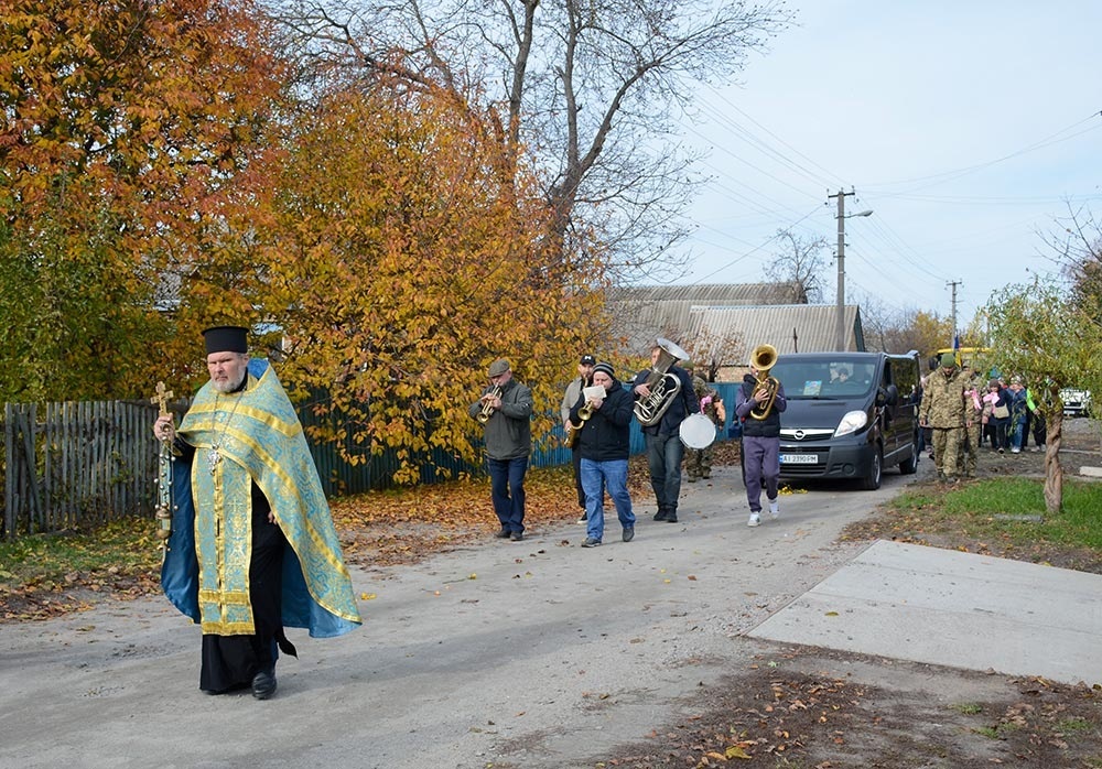 У Кагарлику провели в останню путь воїна Євгенія Пасічного - 9