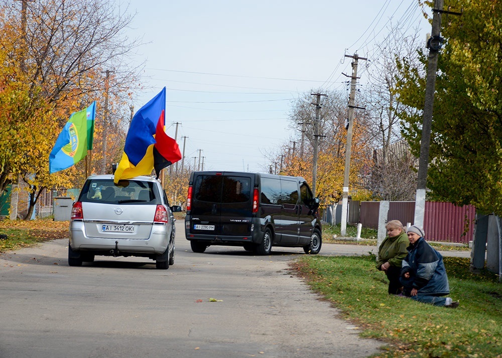 У Кагарлику провели в останню путь воїна Євгенія Пасічного - 11