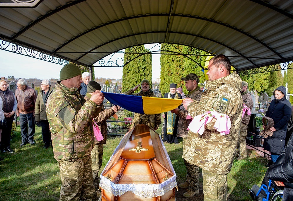 У Кагарлику провели в останню путь воїна Євгенія Пасічного - 17