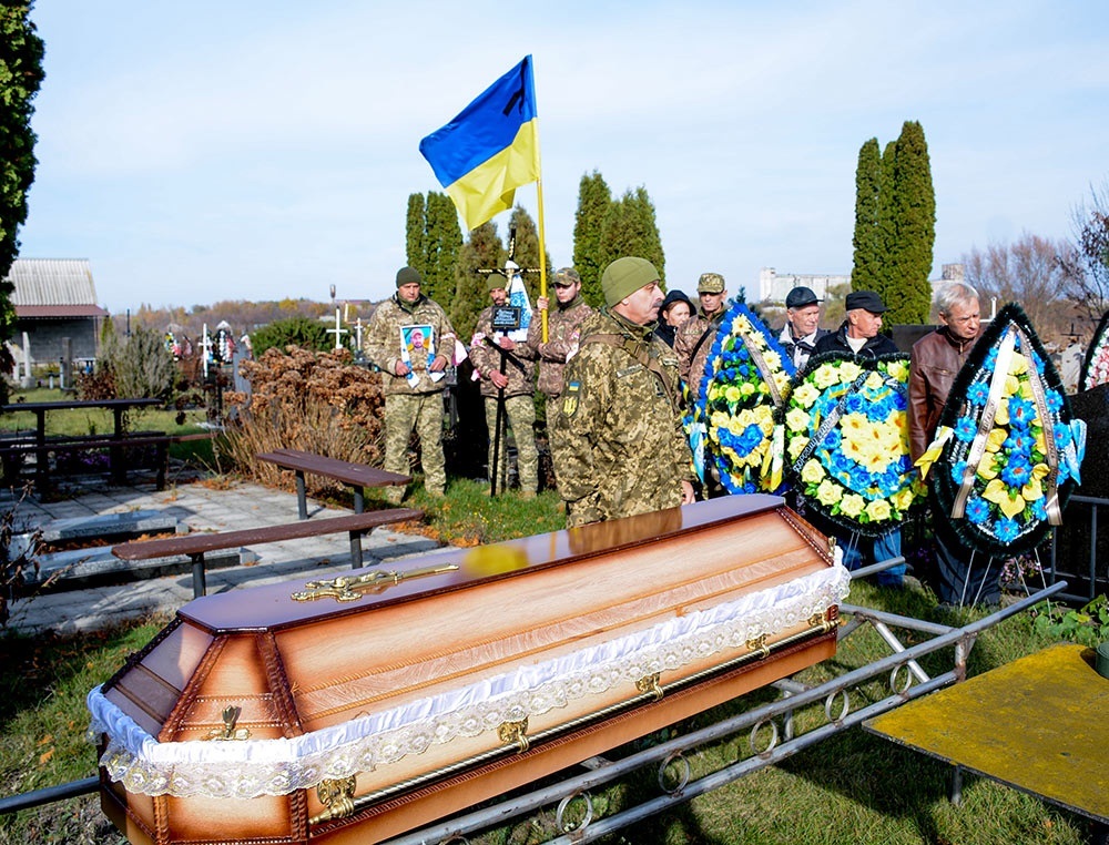 У Кагарлику провели в останню путь воїна Євгенія Пасічного - 19