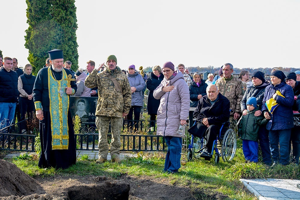 У Кагарлику провели в останню путь воїна Євгенія Пасічного - 20