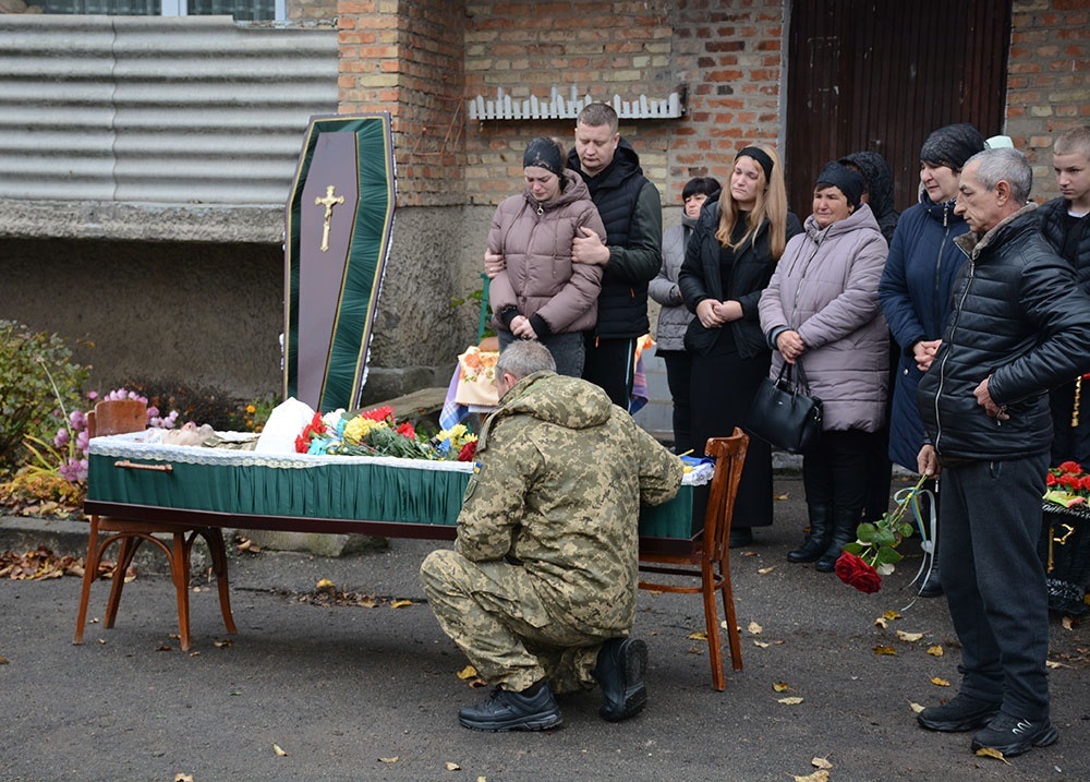 У Кагарлику провели в останню путь воїна Віталія Шандренка - 3