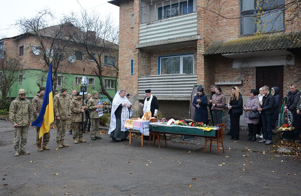 У Кагарлику провели в останню путь воїна Віталія Шандренка - 6