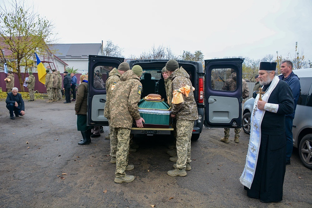 У Кагарлику провели в останню путь воїна Віталія Шандренка - 10