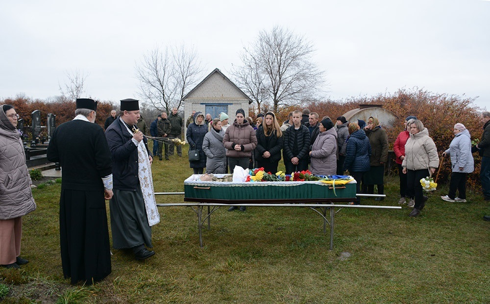 У Кагарлику провели в останню путь воїна Віталія Шандренка - 16