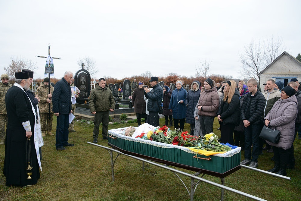 У Кагарлику провели в останню путь воїна Віталія Шандренка - 18