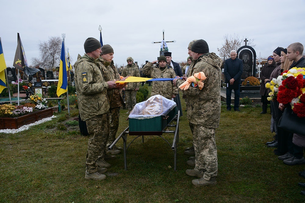 У Кагарлику провели в останню путь воїна Віталія Шандренка - 19