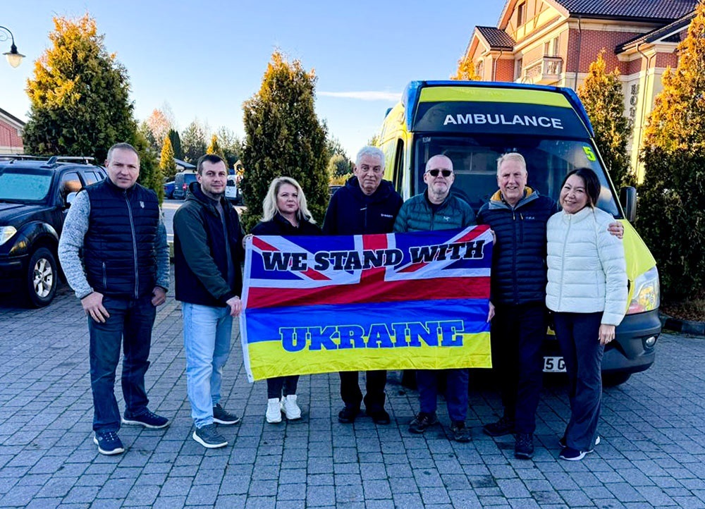 Делегація Кагарличчини та благодійники із Великобританії під час передачі реанімобіля у Львові