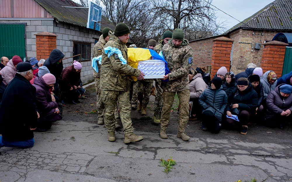У Кагарлику провели в останню путь воїна Олексія Яценка - 9