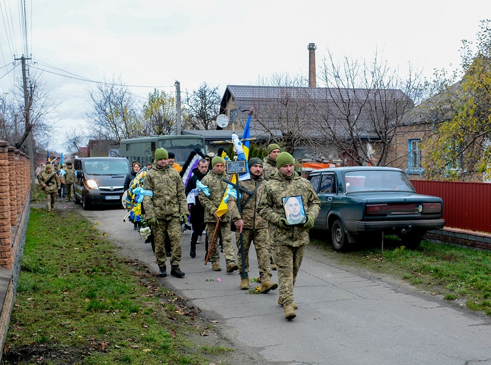 У Кагарлику провели в останню путь воїна Олексія Яценка - 10