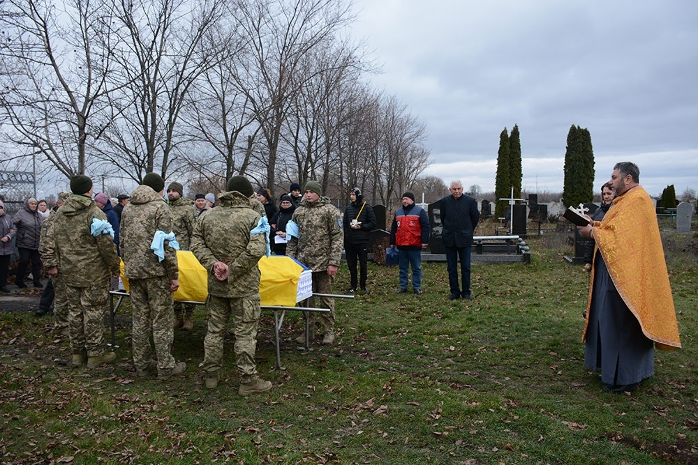 У Кагарлику провели в останню путь воїна Олексія Яценка - 13