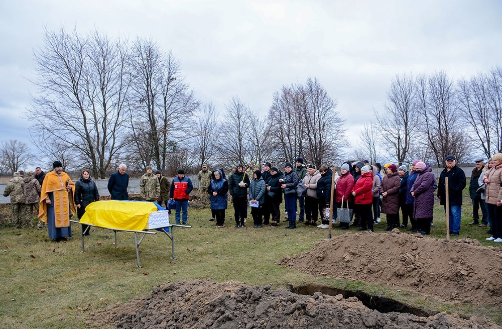 У Кагарлику провели в останню путь воїна Олексія Яценка - 15