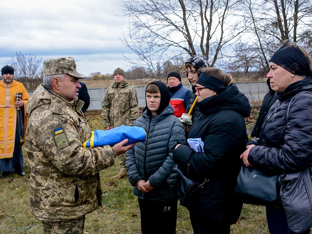 У Кагарлику провели в останню путь воїна Олексія Яценка - 18