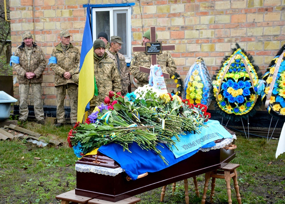  У Халчі провели в останню путь воїна Захара Романюка