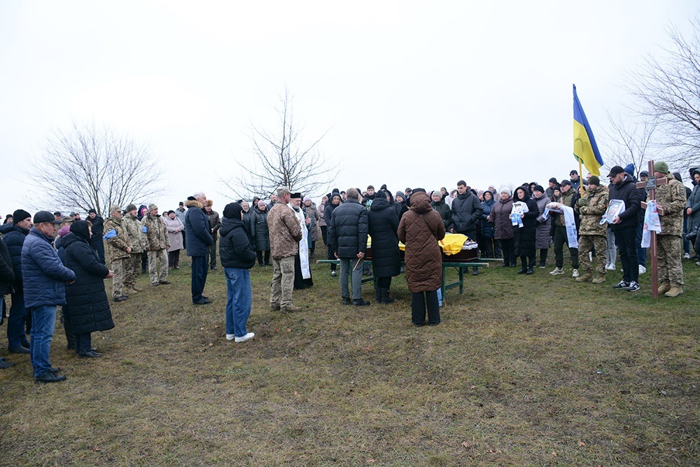  У Халчі провели в останню путь воїна Захара Романюка - 13