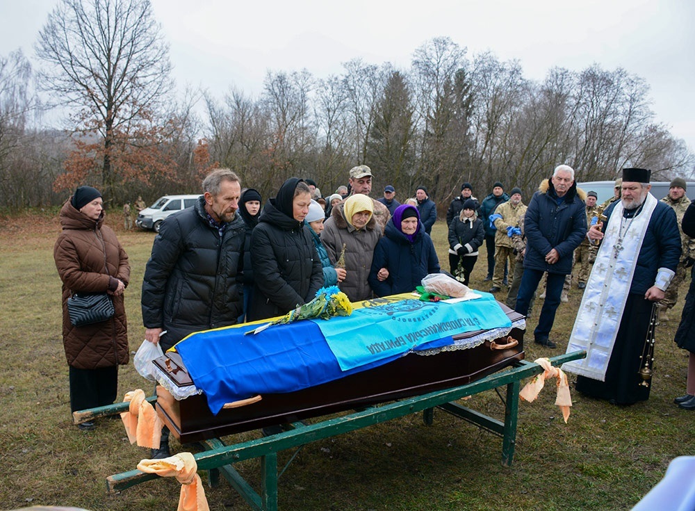  У Халчі провели в останню путь воїна Захара Романюка - 14