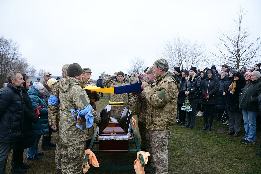  У Халчі провели в останню путь воїна Захара Романюка - 15