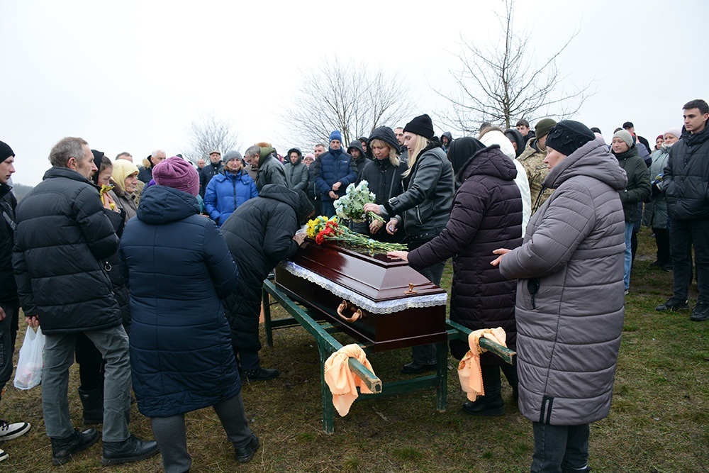  У Халчі провели в останню путь воїна Захара Романюка - 19