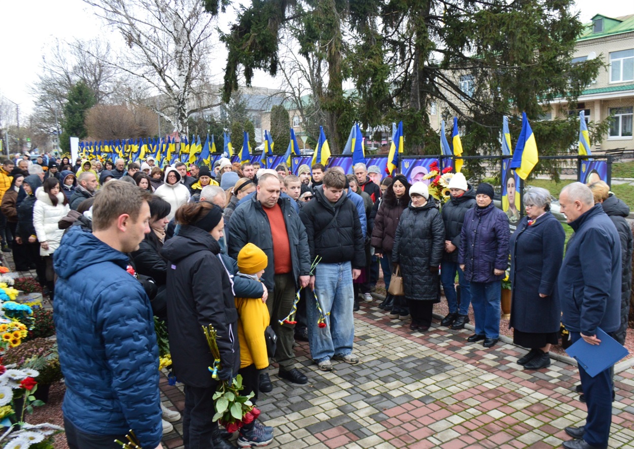 Хвилина мовчання за загиблими Героями на Алеї Слави в Кагарлику
