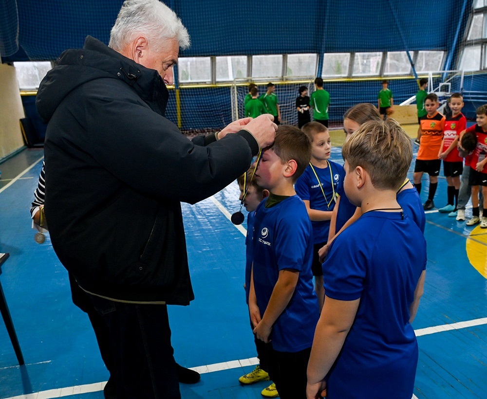 Нагороди отримує команда "Блискавка" Мирівської гімназії