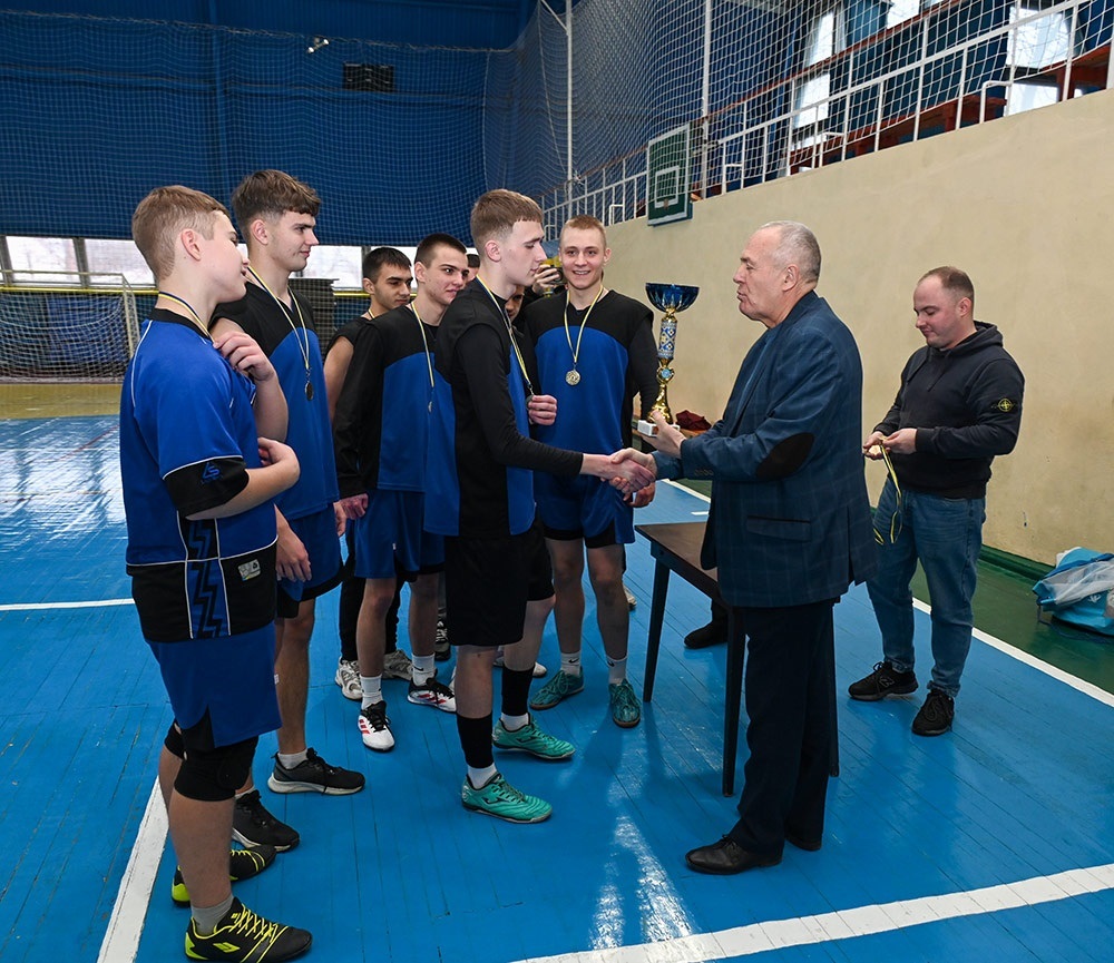 Нагородження переможців турніру - команди "Орли" Кагарлицького ліцею №1 імені Василя Мамія