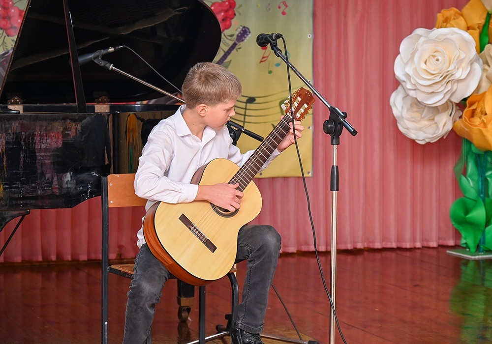 Виступ учня класу гітари Кагарлицької школи мистецтв