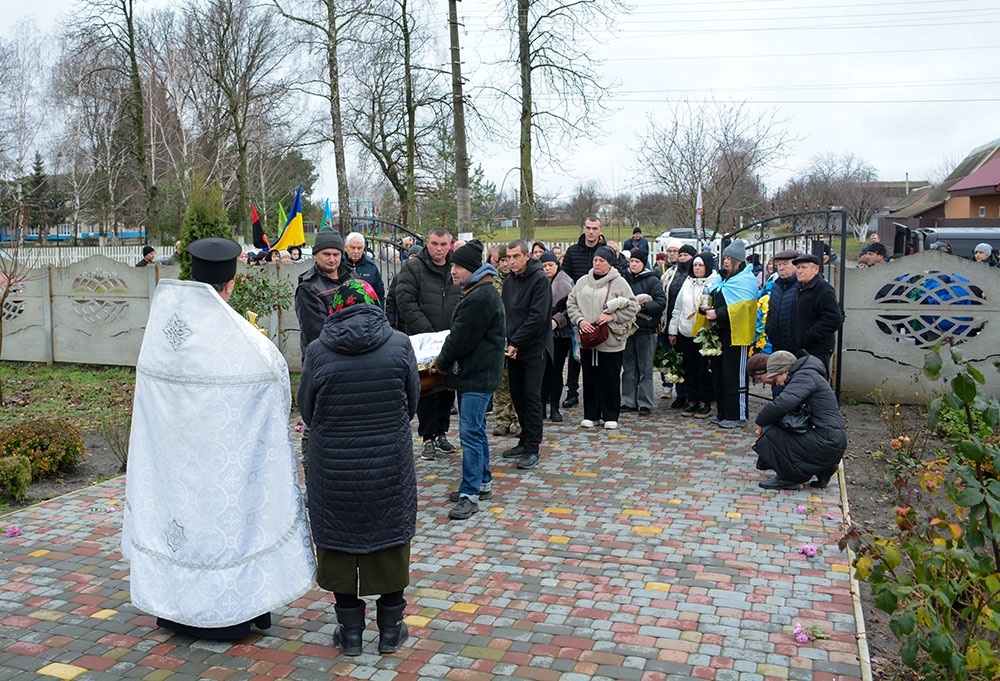 У Ставах провели в останню дорогу воїна Володимира Степанчука - 2