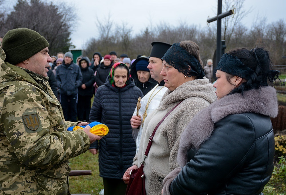 У Ставах провели в останню дорогу воїна Володимира Степанчука - 20