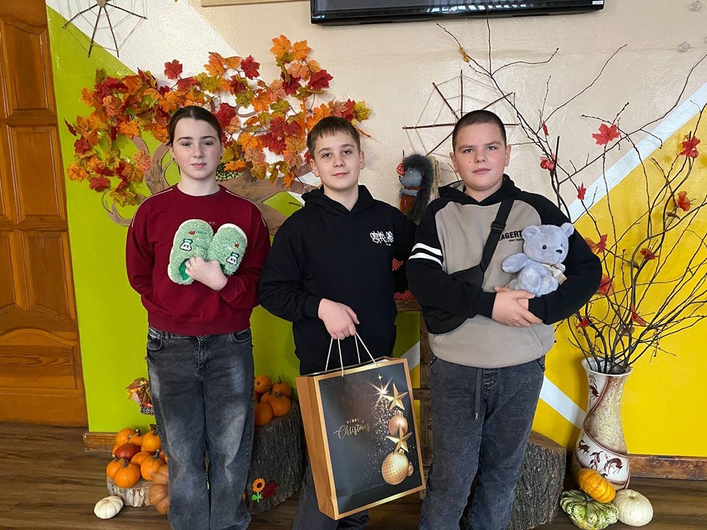 Учні кагарлицького ліцею №1 "Соколята" з подарунками для благодійної акції "Ангел-охоронець" на День Святого Миколая - 6