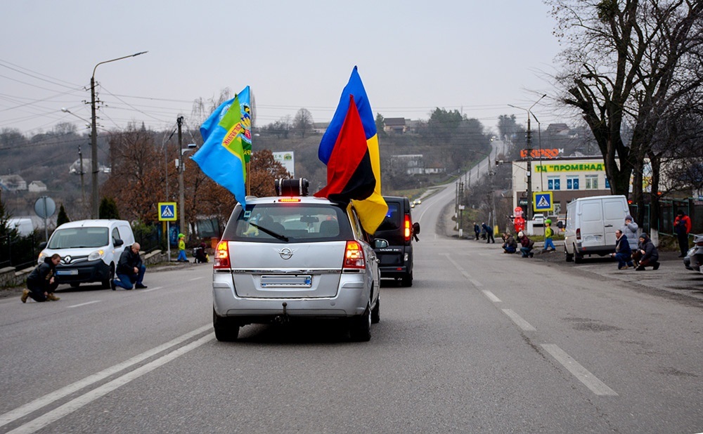 Кагарлик прощається із воїном Русланом Коробенком - 3
