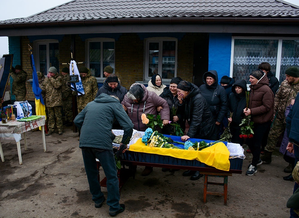 У Кадомці провели в останню путь воїна Руслана Коробенка