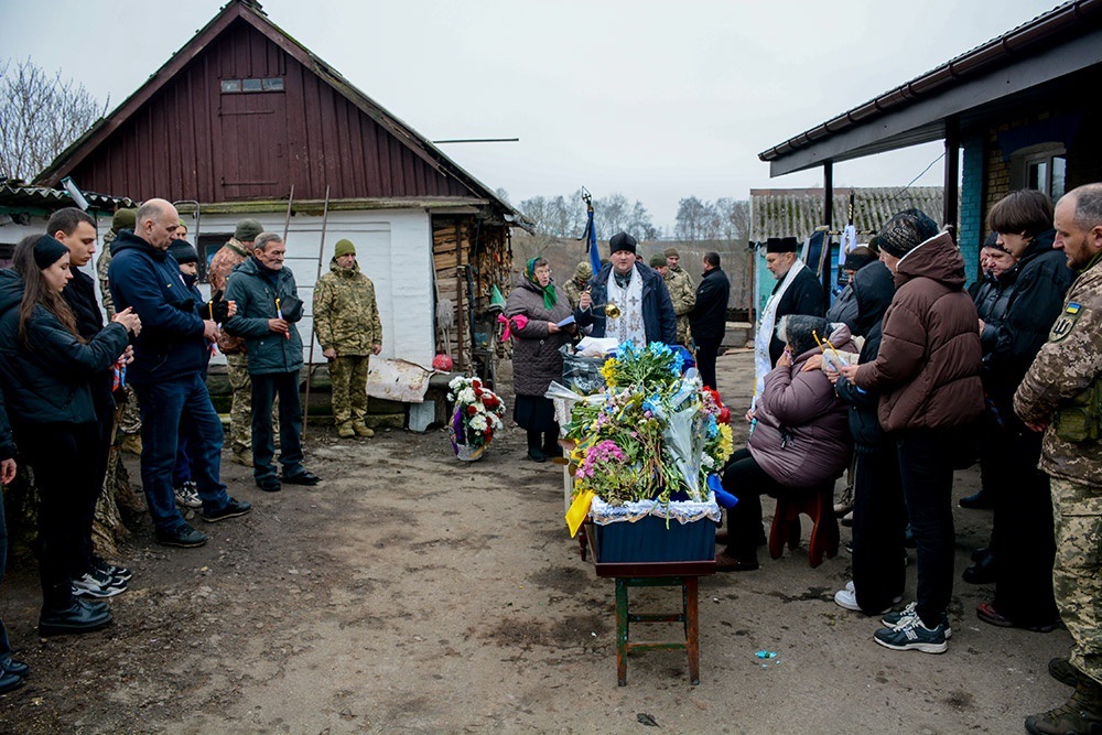 У Кадомці провели в останню путь воїна Руслана Коробенка - 4