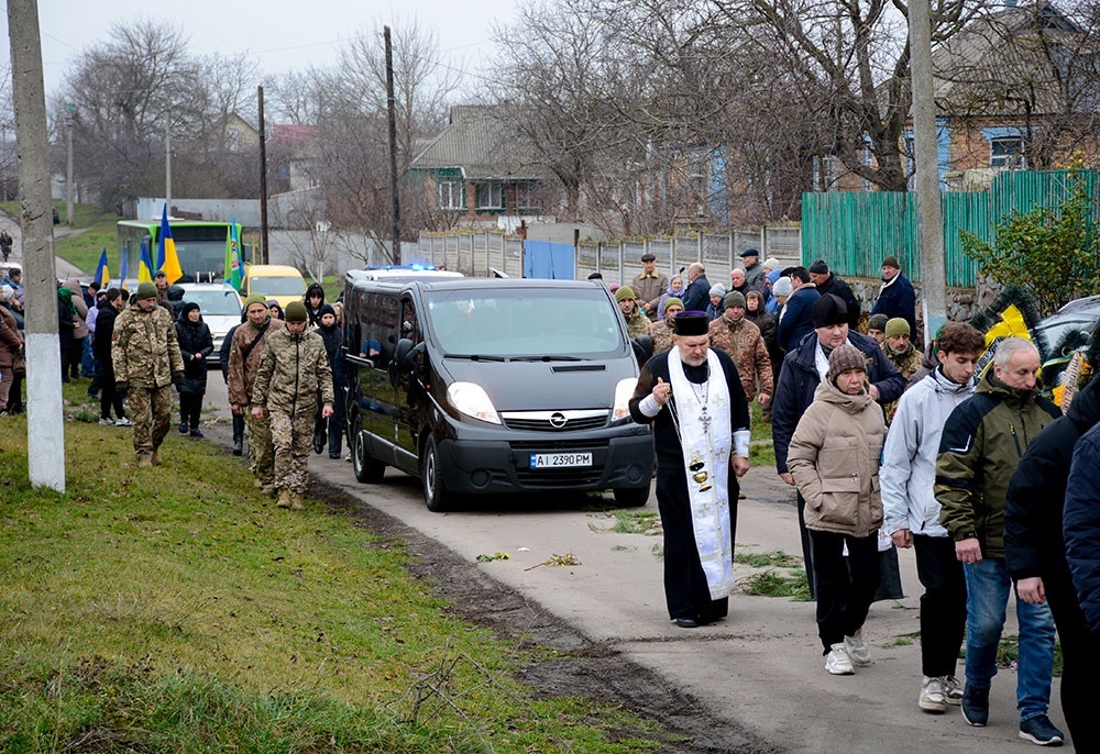 У Кадомці провели в останню путь воїна Руслана Коробенка - 8
