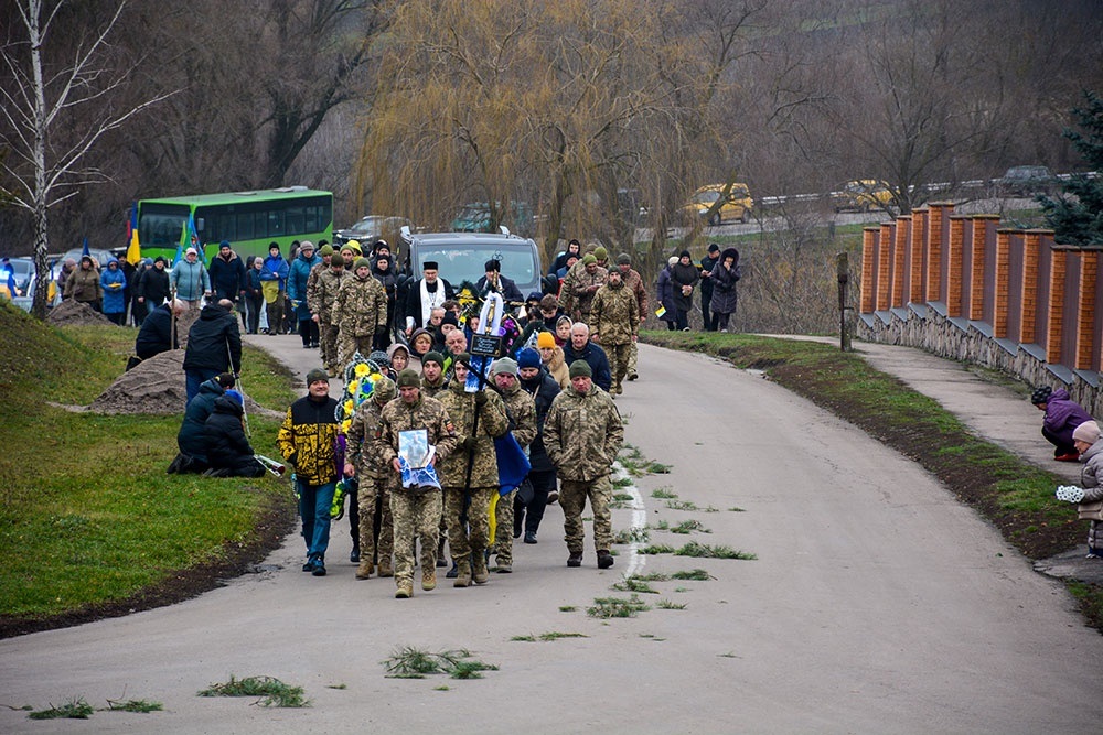 У Кадомці провели в останню путь воїна Руслана Коробенка - 11