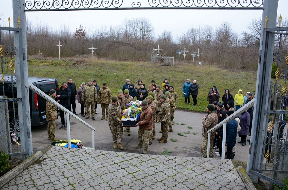 У Кадомці провели в останню путь воїна Руслана Коробенка - 12