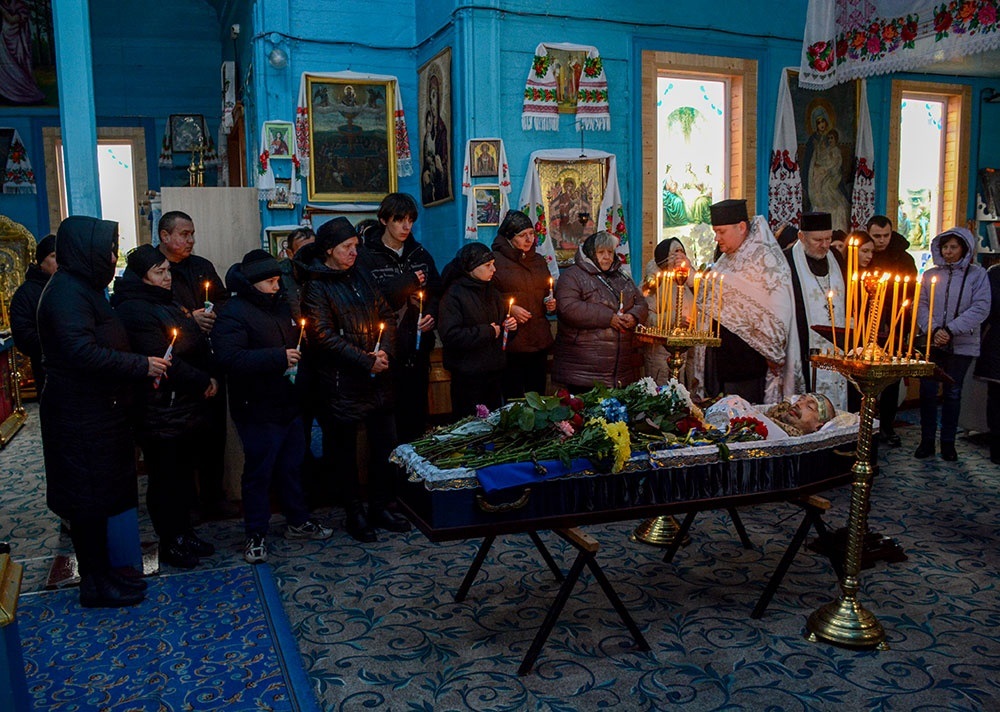 У Кадомці провели в останню путь воїна Руслана Коробенка - 13