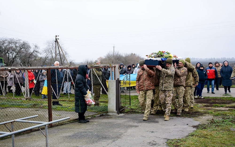 У Кадомці провели в останню путь воїна Руслана Коробенка - 17