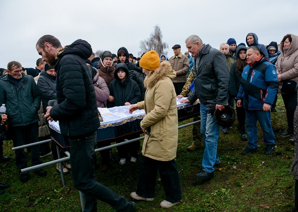 У Кадомці провели в останню путь воїна Руслана Коробенка - 20