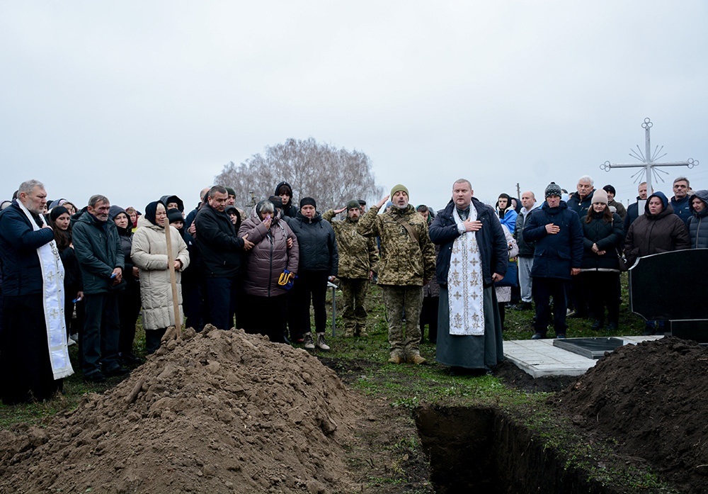 У Кадомці провели в останню путь воїна Руслана Коробенка - 24