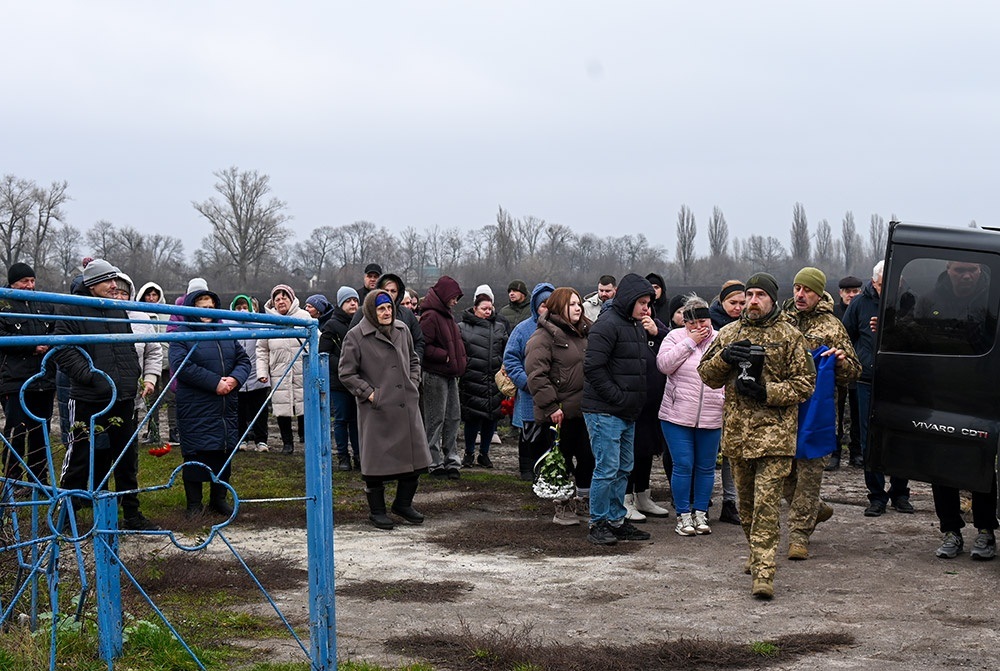 У Кагарлику провели в останню путь воїна Євгенія Павлова - 7