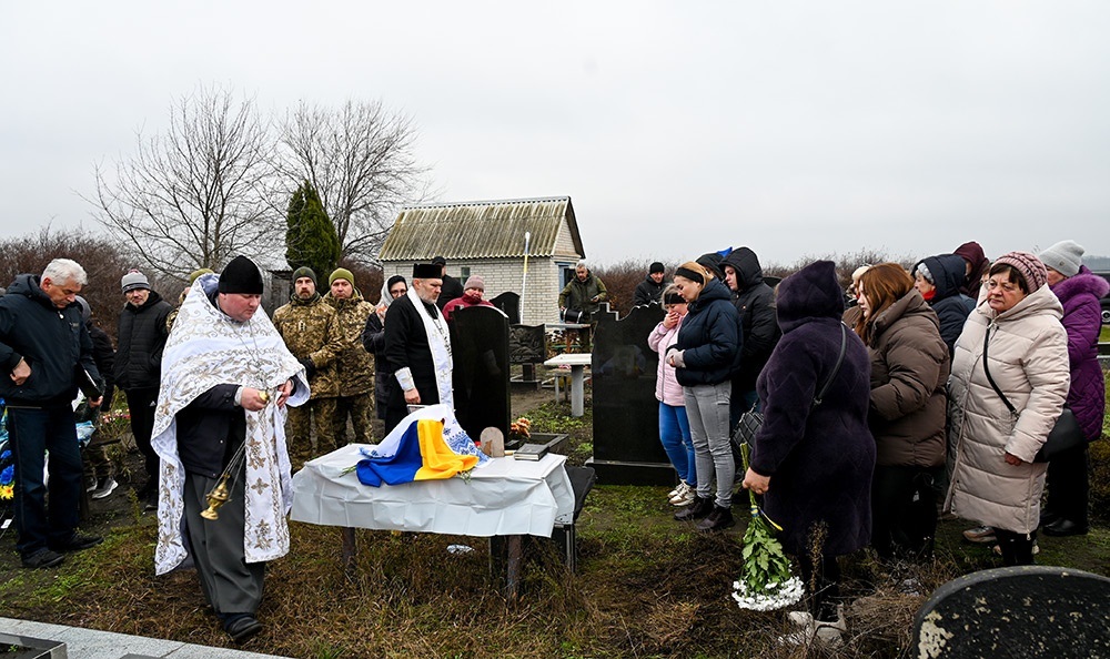 У Кагарлику провели в останню путь воїна Євгенія Павлова - 9