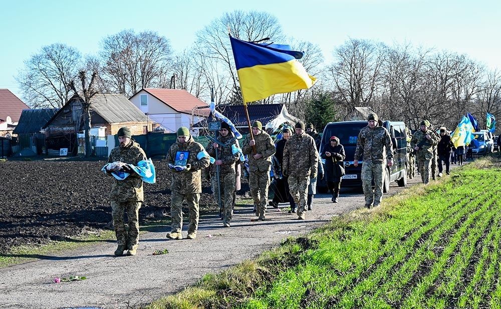 У Ставах провели в останню дорогу воїна Максима Коржова - 2